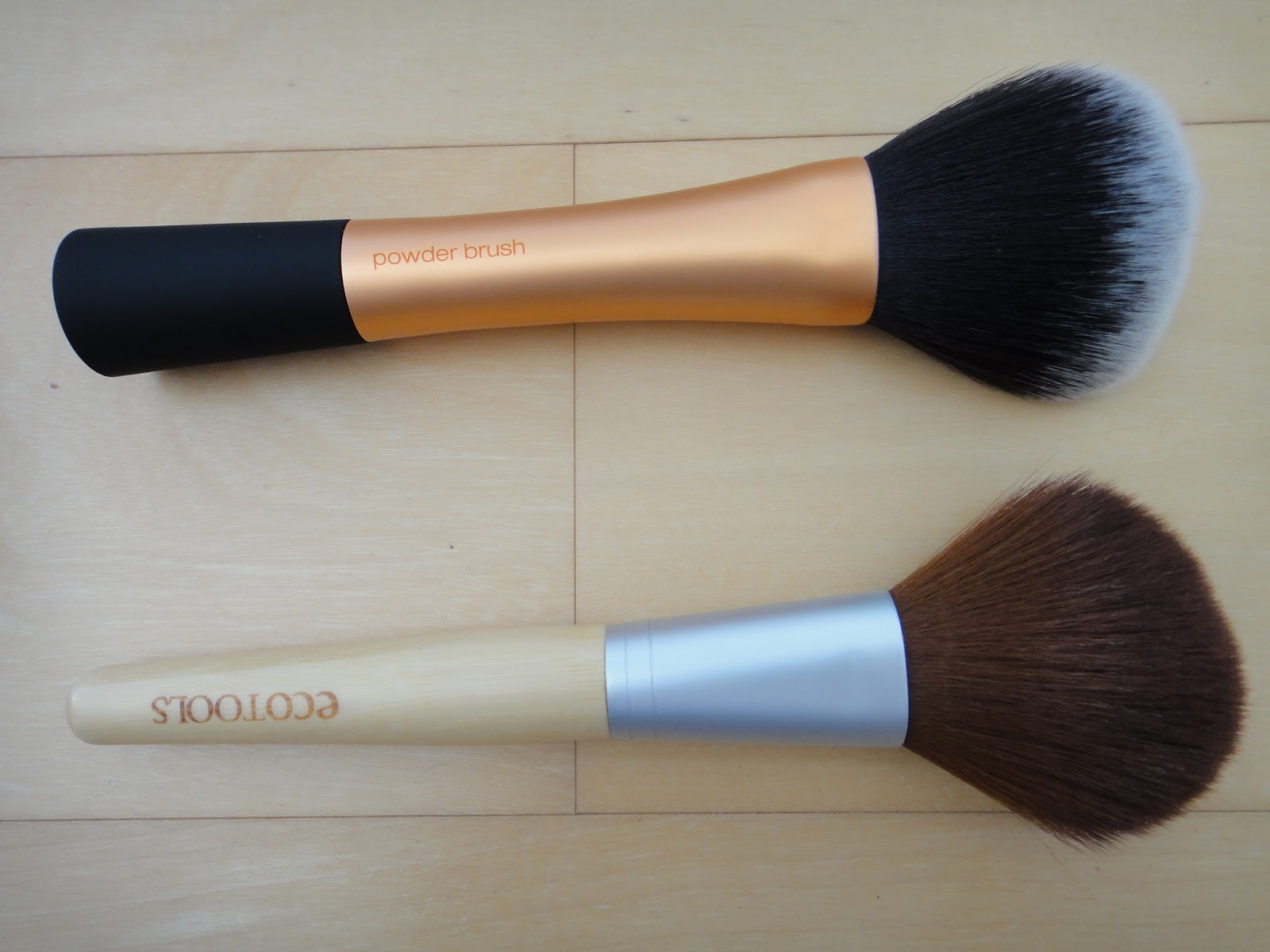 Weare Practically Frugal Real Techniques Brushes Powder Brush (Photo