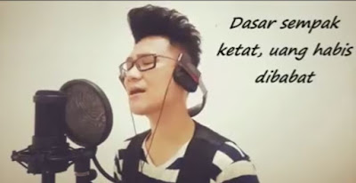 Sebuah lagu tentang pria yang mencintai seorang wanita yang ternyata bukanlah Wanita Tulen