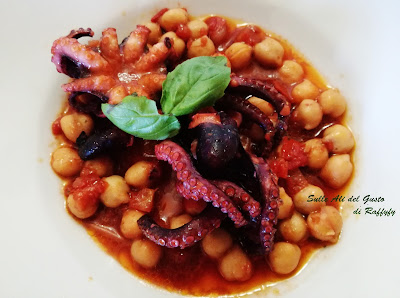 zuppetta di ceci con polipetti affogati