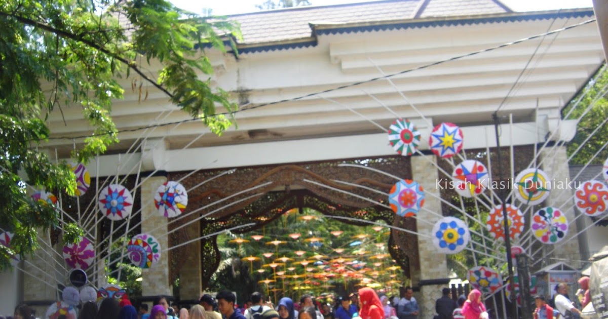 Kisah Klasik Duniaku: "Umbrella Reborn" - Festival Payung Indonesia 2015 Kisah Klasik Duniaku: "Umbrella Reborn" - Festival Payung Indonesia 2015