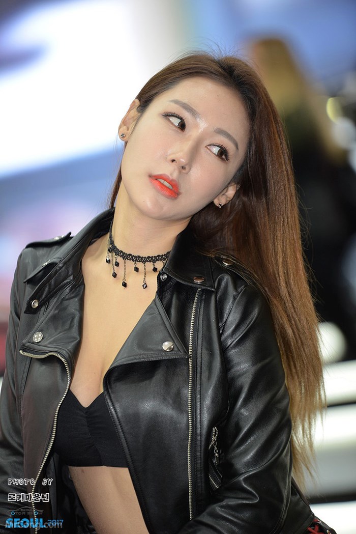 Kim Tae Hee&#39;s beauty at the Seoul Motor Show 2017 (230 photos) photo 2-16