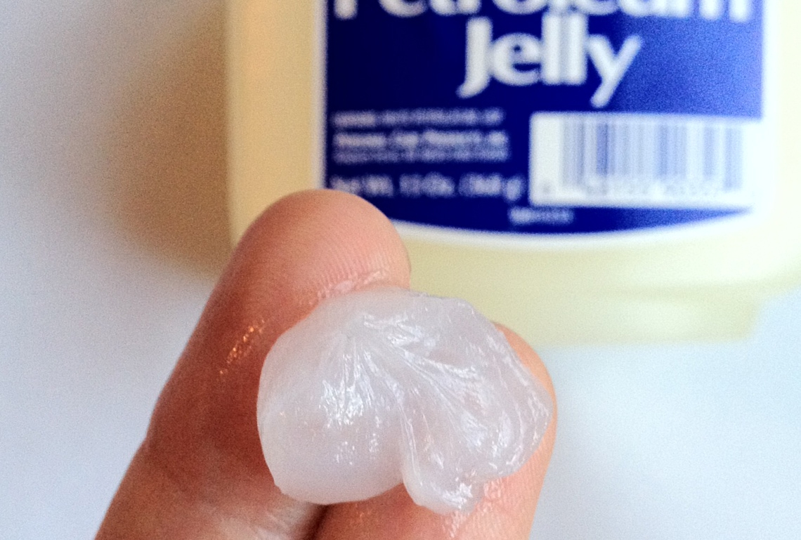 Petroleum Jelly Elok ke untuk kulit? Mitai Organic