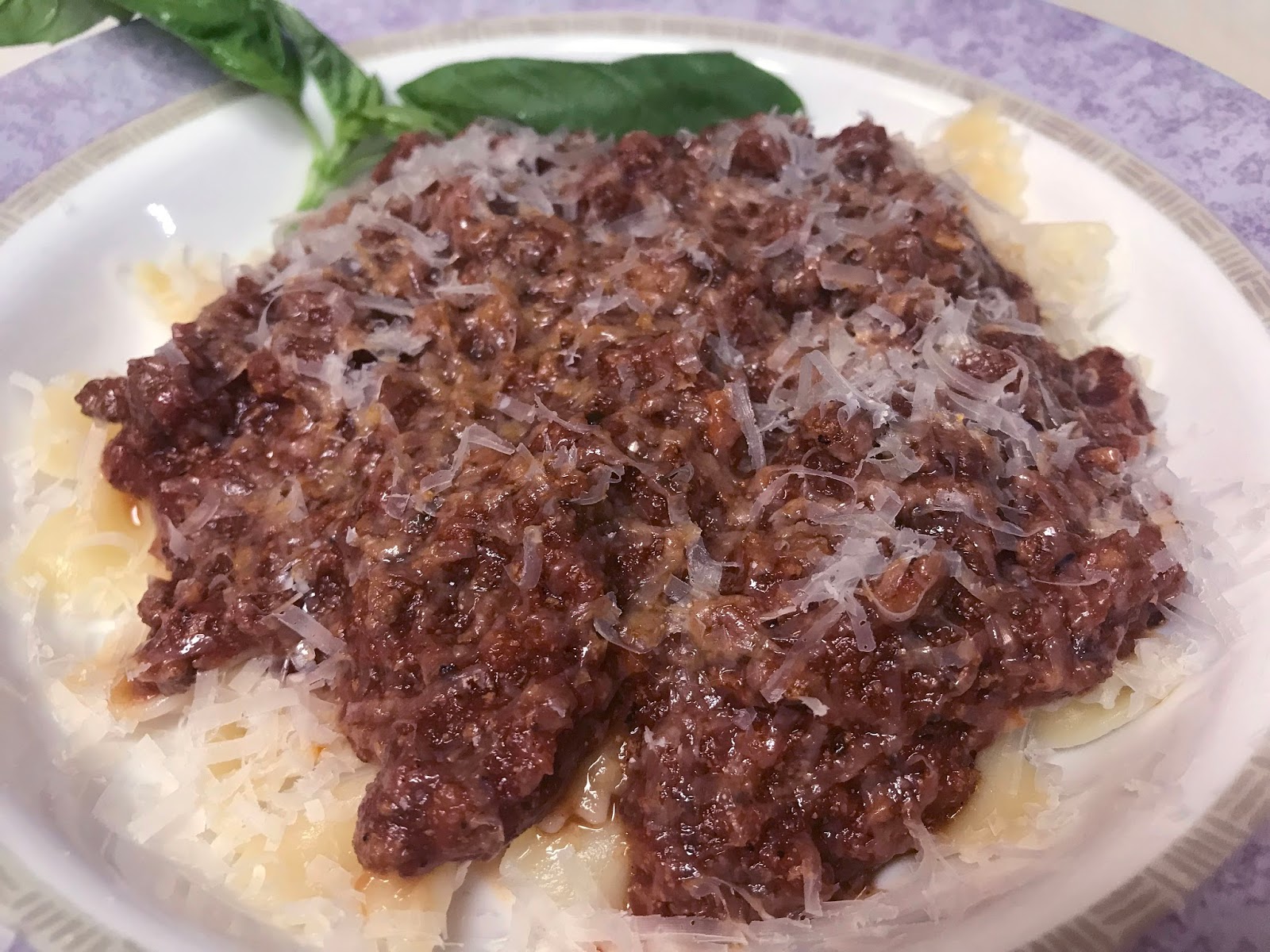 Culturally Confused Alton Brown Meat Sauce and Spaghetti