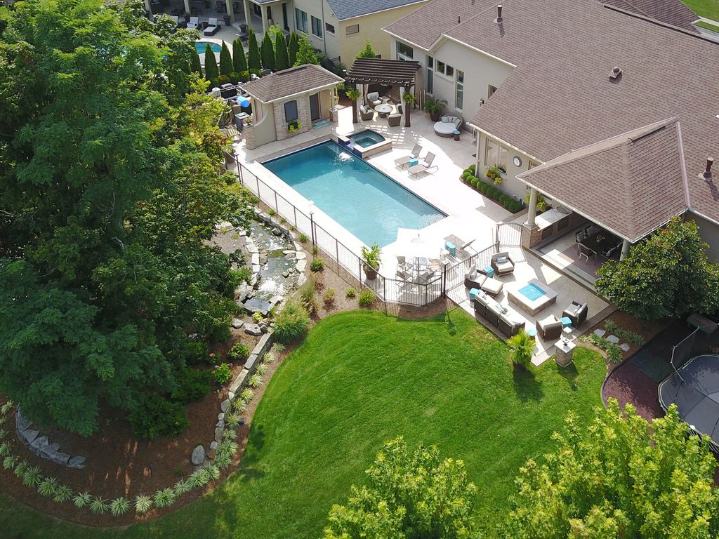 Stunning Jobe Built Ranch Residence On The 11th Fairway Of Triple Crown