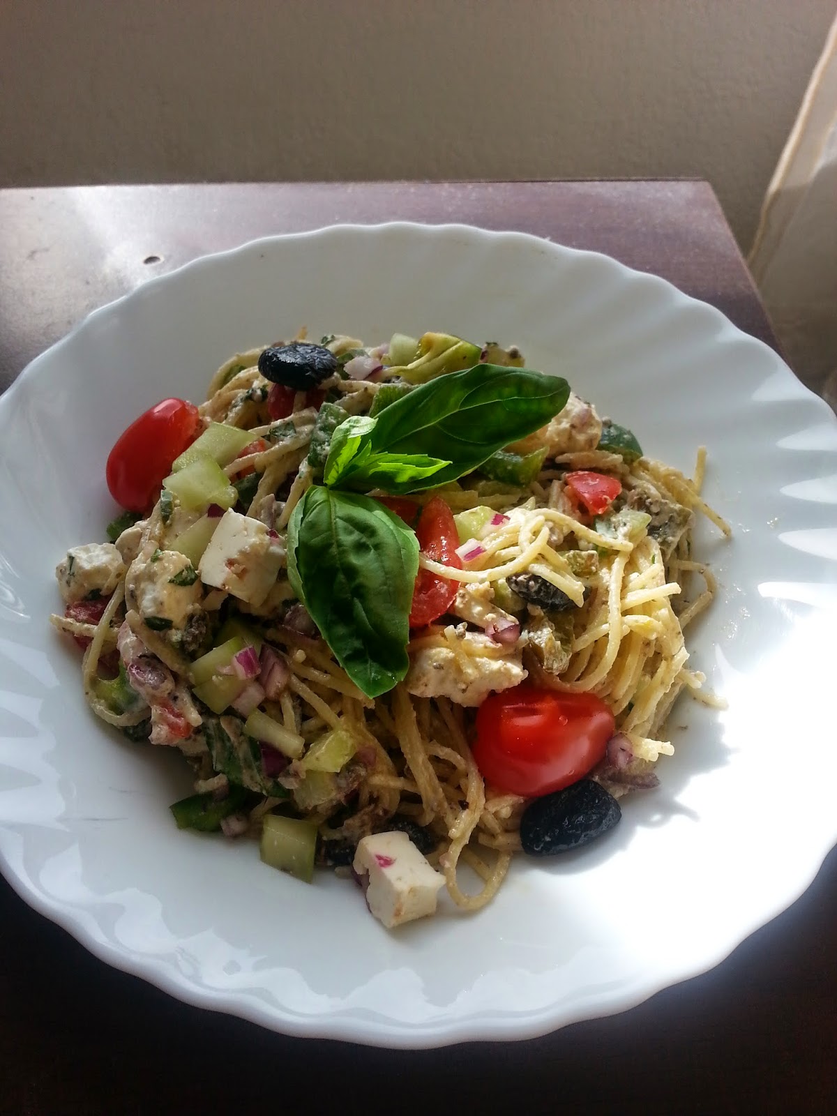 Délices d'une novice Salade de pâtes à la grecque (feta, tomates