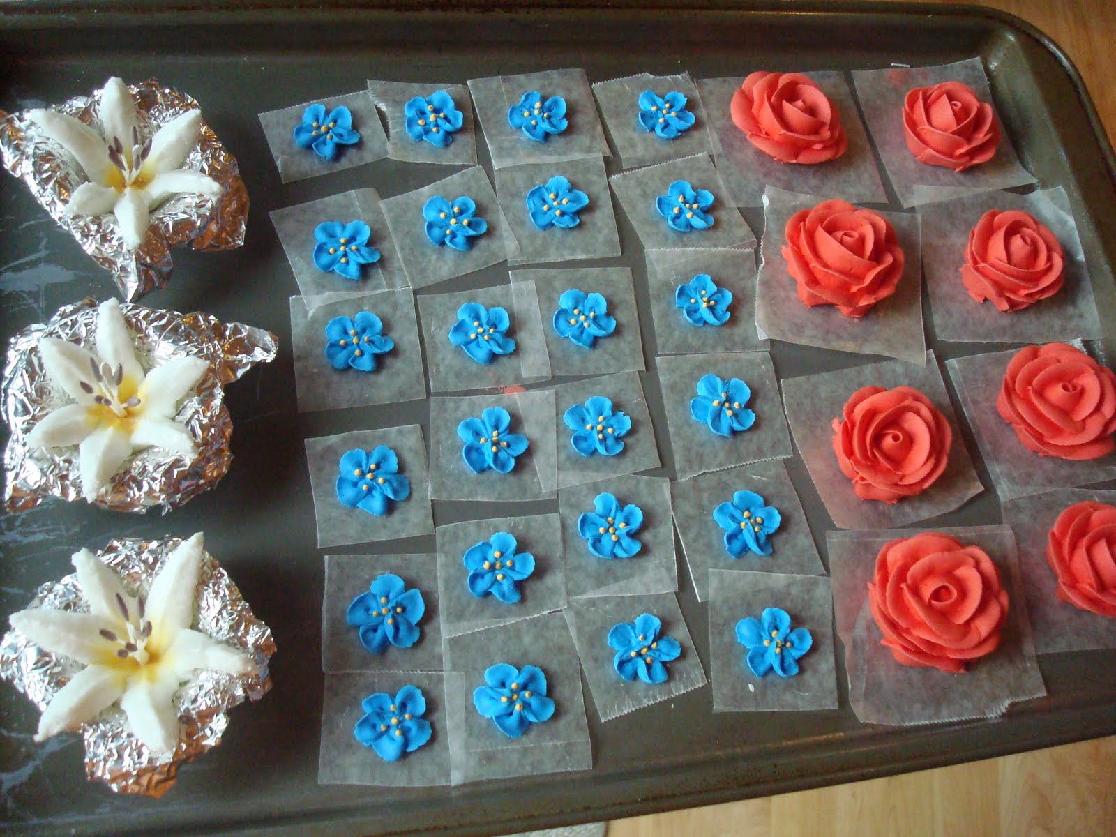 minne{BAKER} Wilton Flowers & Cake Design Week 4 prep