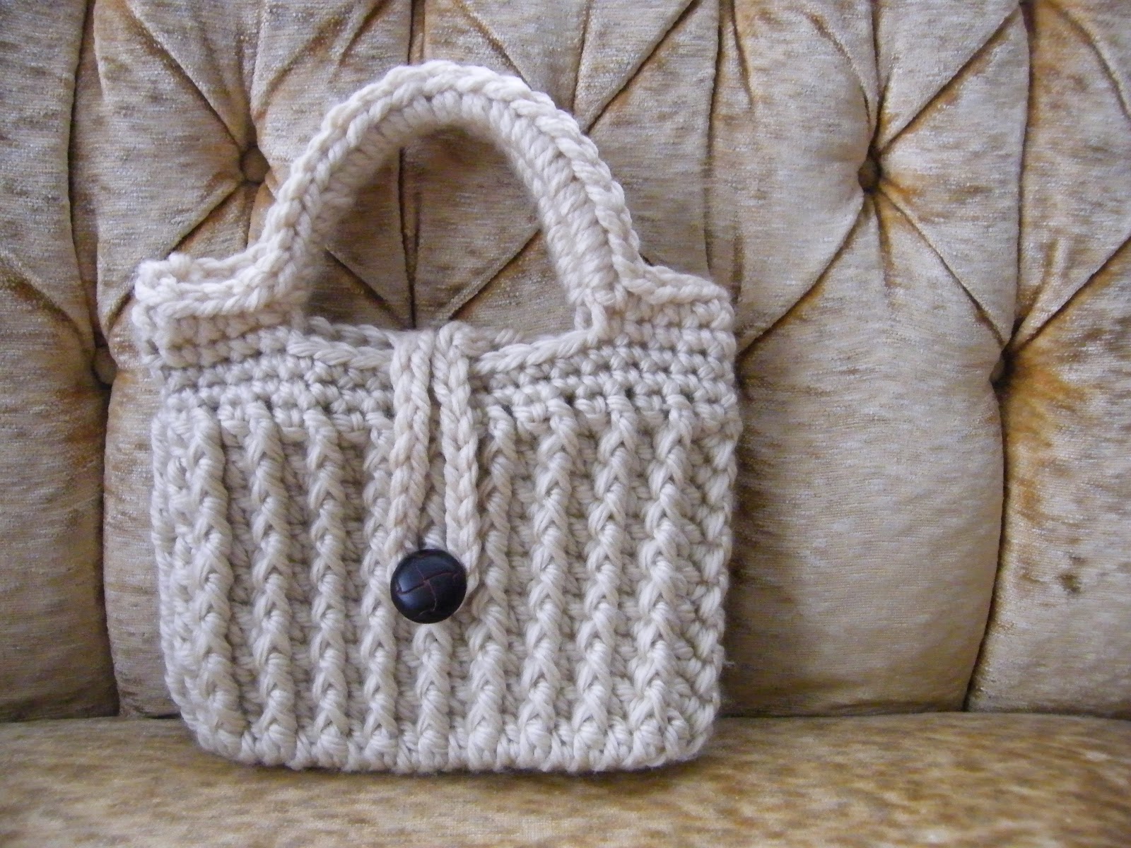 Traditionally Emily Ribbed Winter Purse Pattern