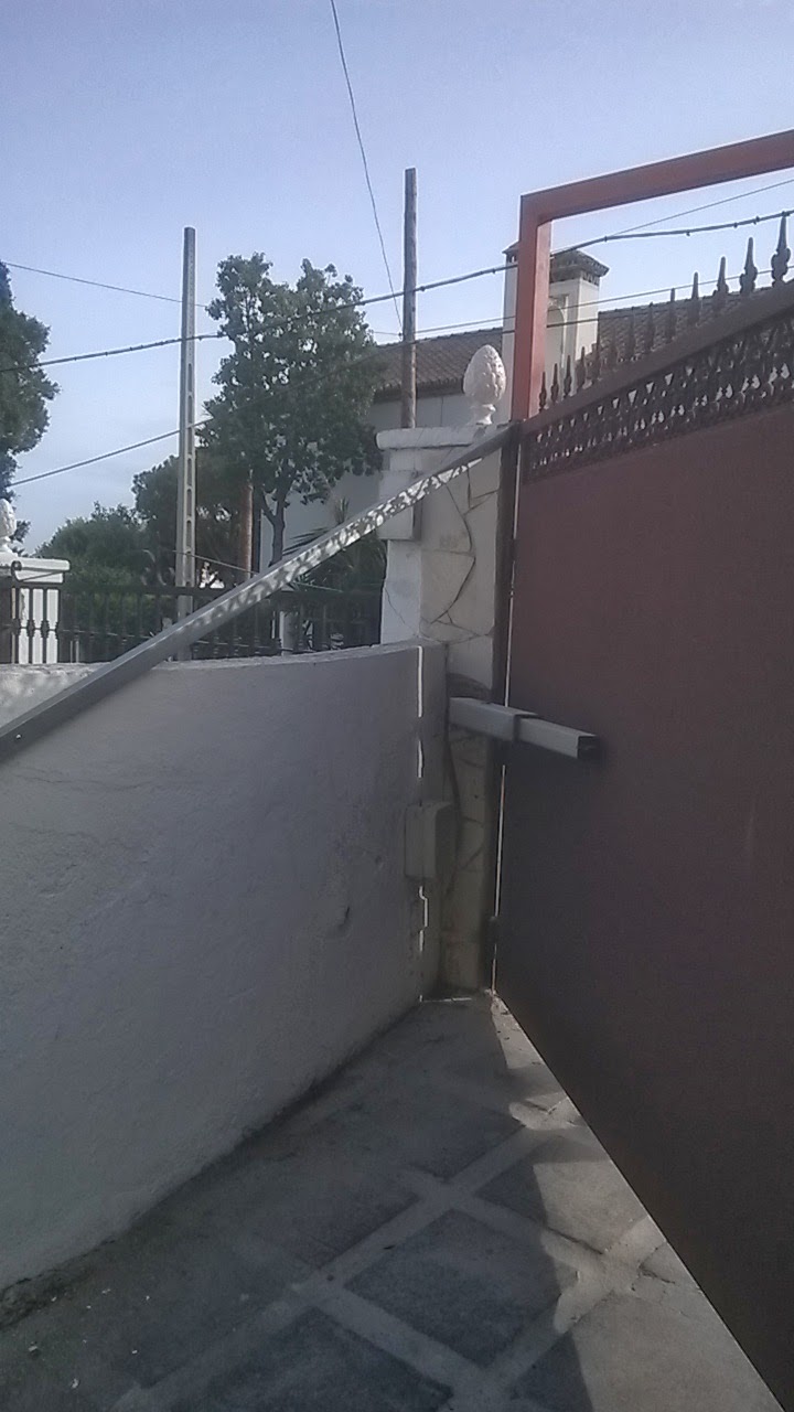 Multi Reparaciones y Reformas (Mantenimiento): Reparamos puerta de