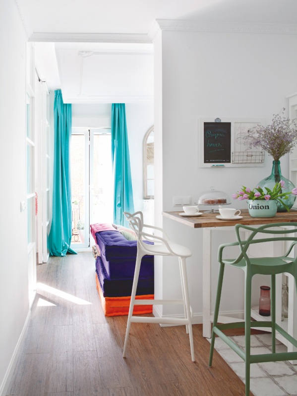 Una casa con personalidad y buen gusto con un interior salpicado de vivos colores chicanddeco