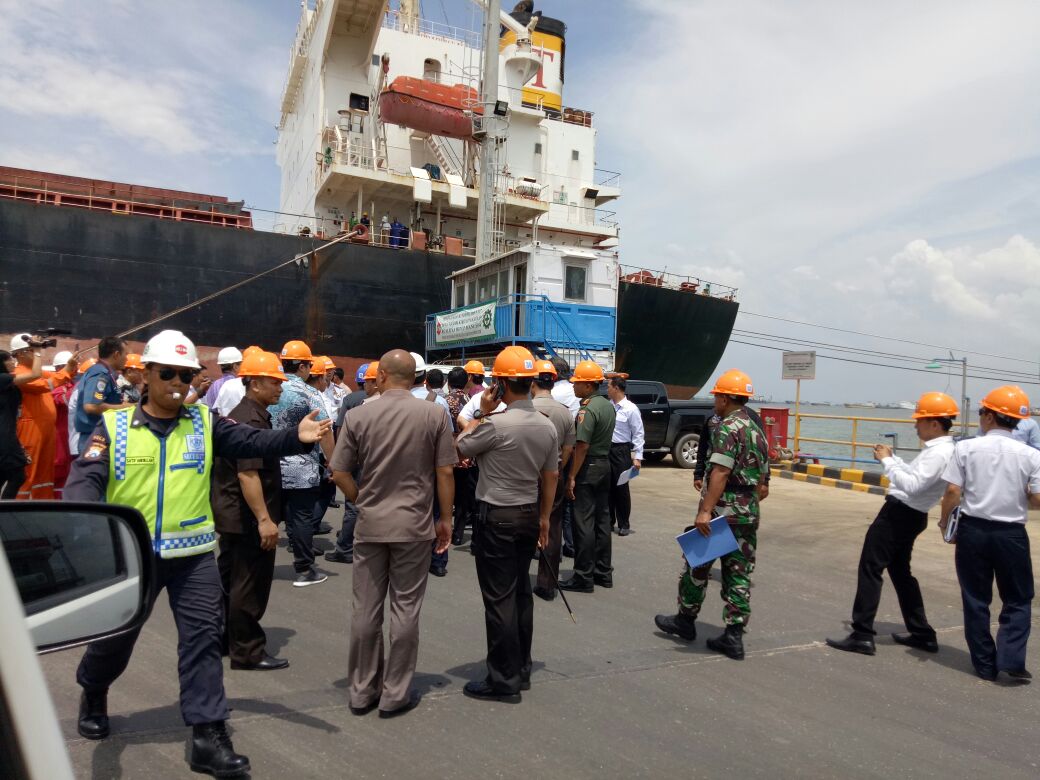 Menteri Koordinator Bidang Kemaritiman meninjau kawasan Industri PT ...