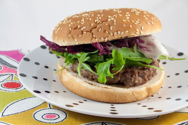 Come si prepara l'hamburger perfetto in casa?