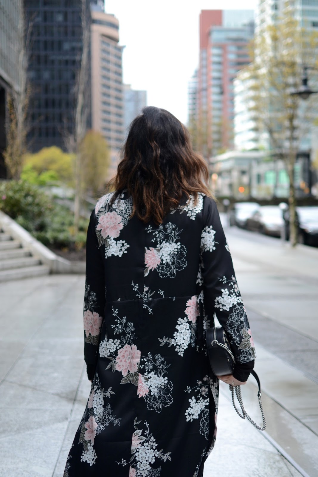 Dynamite kimono coat outfit vancouver blogger levi's wedgie jeans geox ankle boots gucci arabesque bag