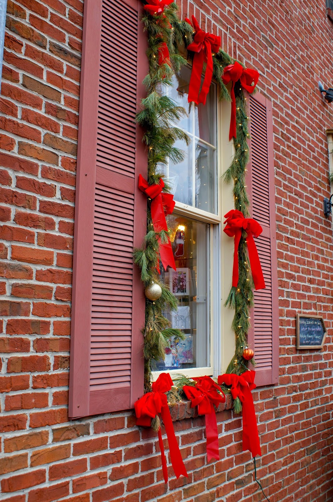 Photographing Christmas in Historic St. Charles