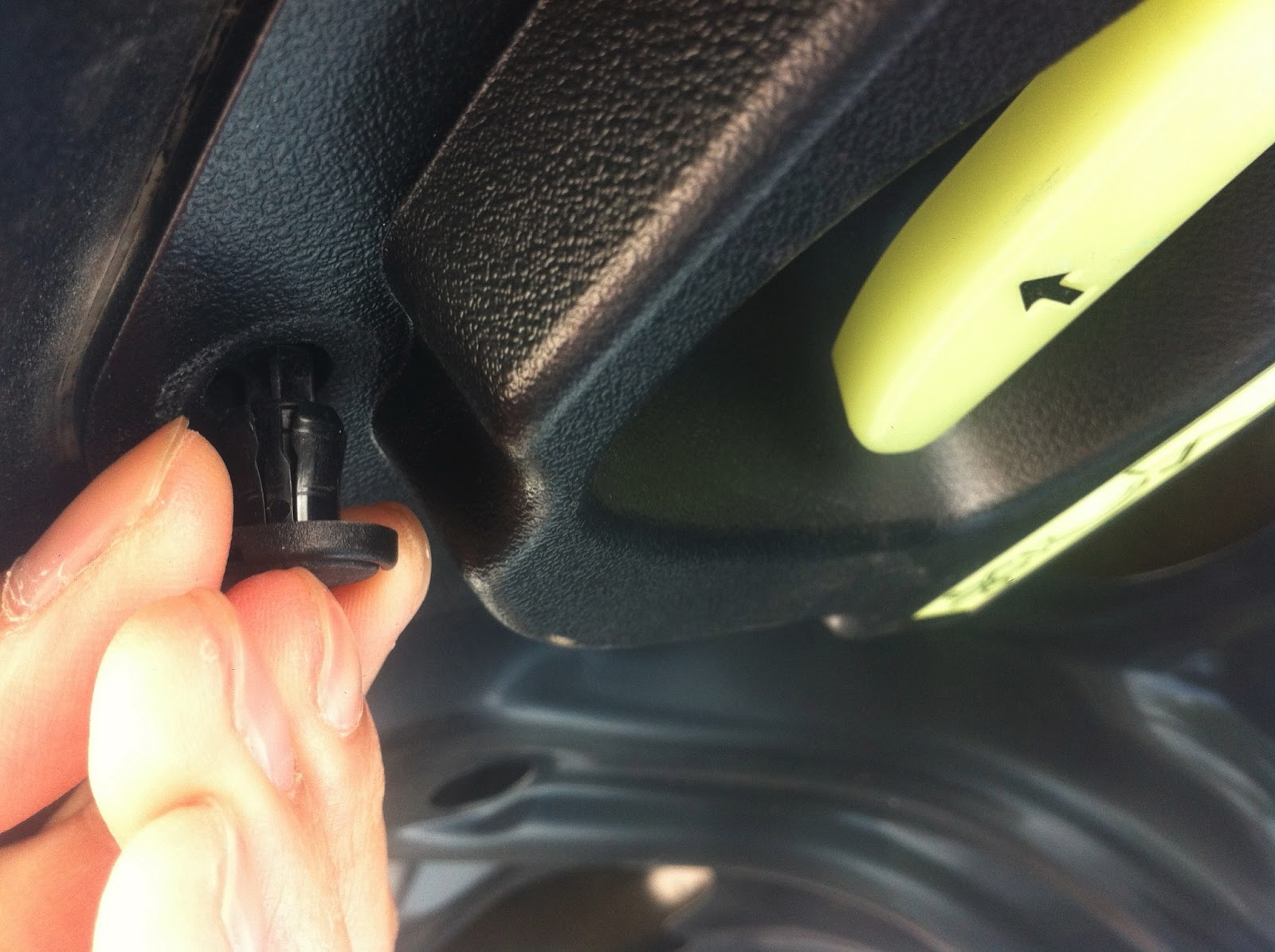 ARTOO DETOO 2004 Subaru Impreza trunk lock cylinder got loose