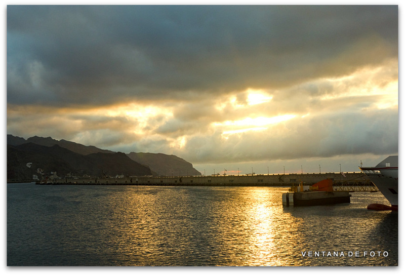 VENTANA DE FOTO NUBE NEGRA ((Luis García Montero,Joaquín Sabina)