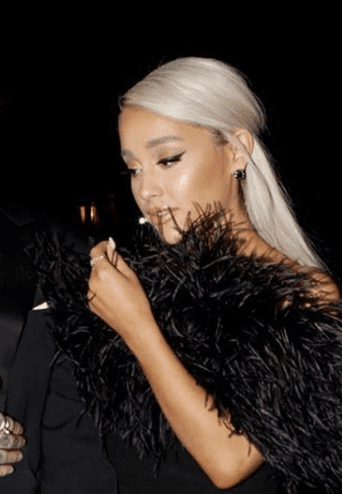 Luxury Makeup - Ariana Drande's  Last  Glowy Makeup Look Tutorial  2018