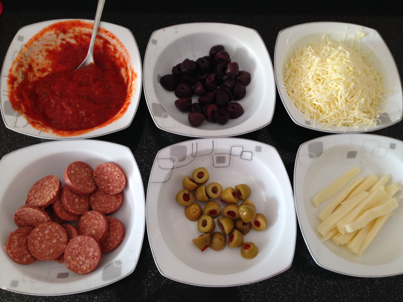 Yaptım Oldu PRATİK PİZZA İKİ MALZEMEDEN PİZZA HAMURU YAPIMI