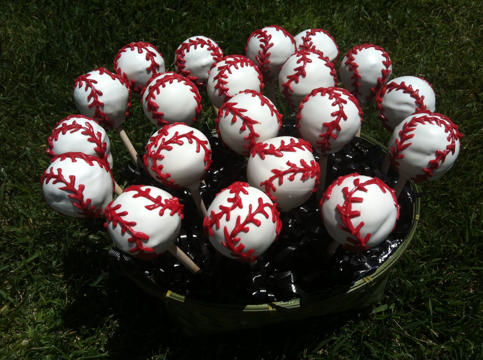 Cake Pop Queens Baseball Cake Pops