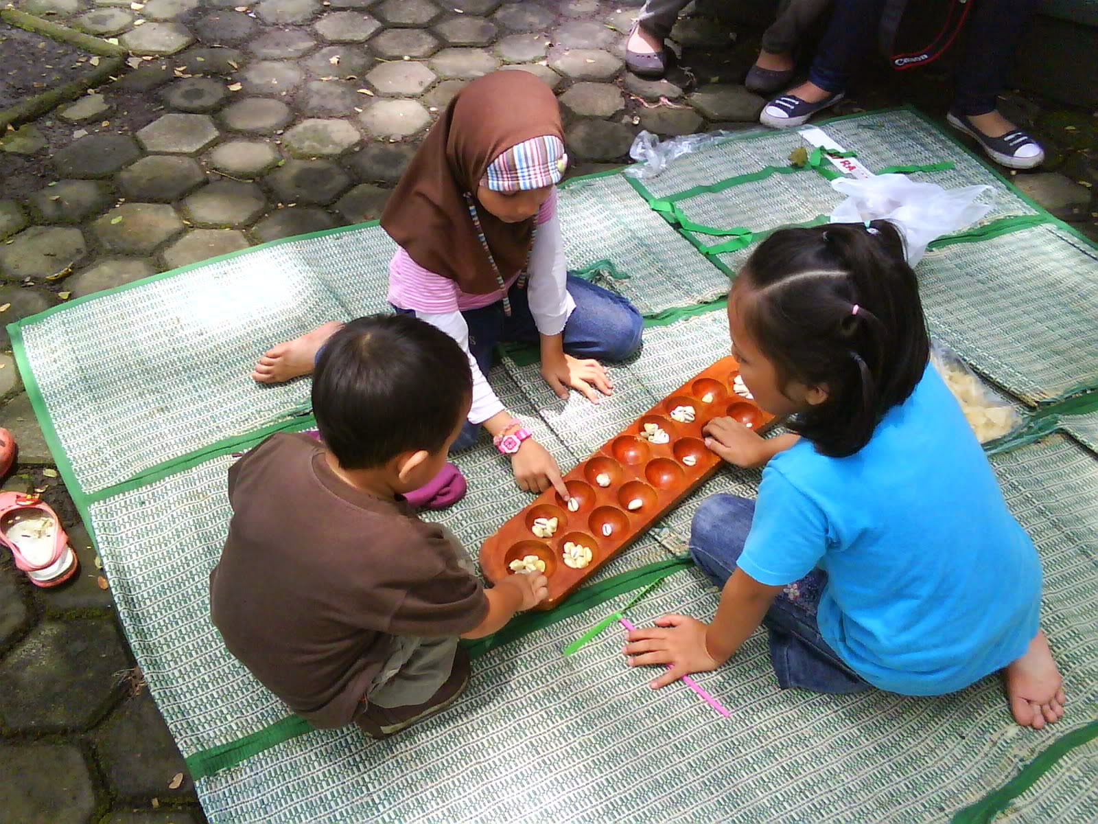 10 Permainan Tradisional Indonesia Yang Mulai Dilupakan