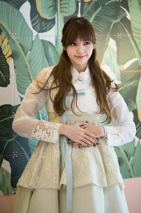 Photos Lisa So Beautiful Wearing Hanbok 13022018