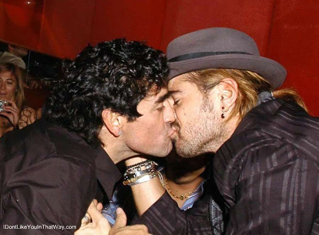 http://2.bp.blogspot.com/-VGvkzcD3SgM/UQeqgqLopPI/AAAAAAAABHU/DbK1H-Zs_kA/s640/Rufus-Sewell-and-Colin-Farrell-gay-celebrity-kisses-18165602-900-664.jpg
