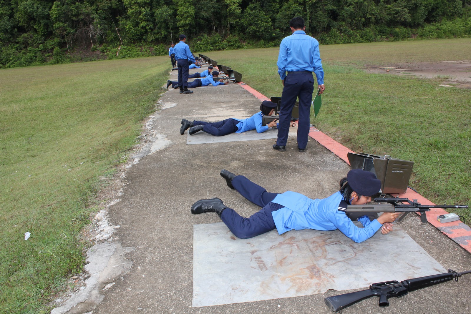 ALAM's ROTU-Navy Official Blog: LATIHAN PENEMBAKAN SENJATA KECIL