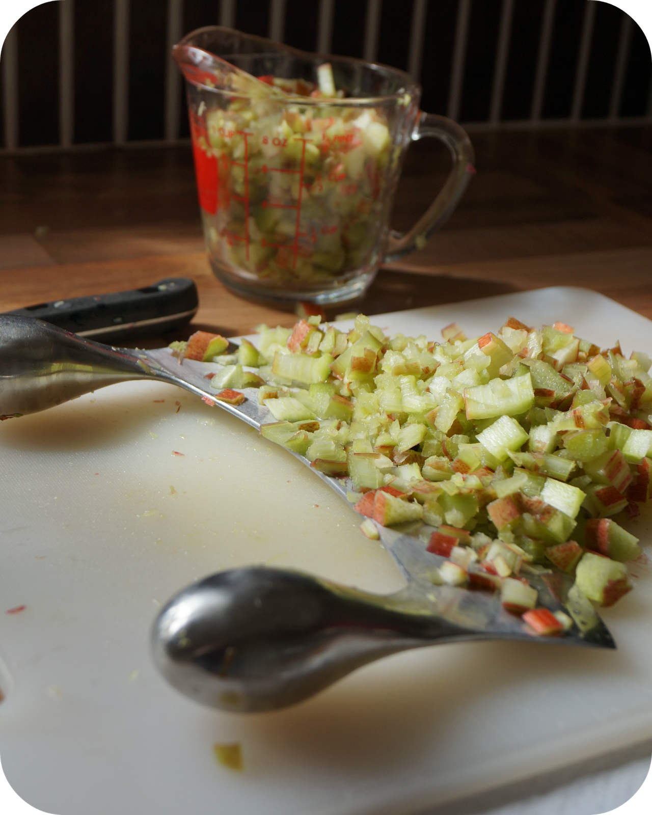 chopping flesh rhubarb - 'growourown.blogspot.com' ~an allotment blog