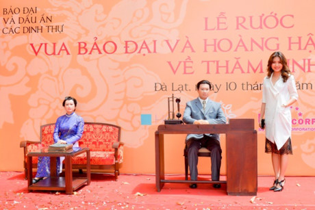 Nguoi dep HHHV Viet Nam tham du le ruoc tuong vua Bao Dai, Hoang hau Nam Phuong - Anh 2