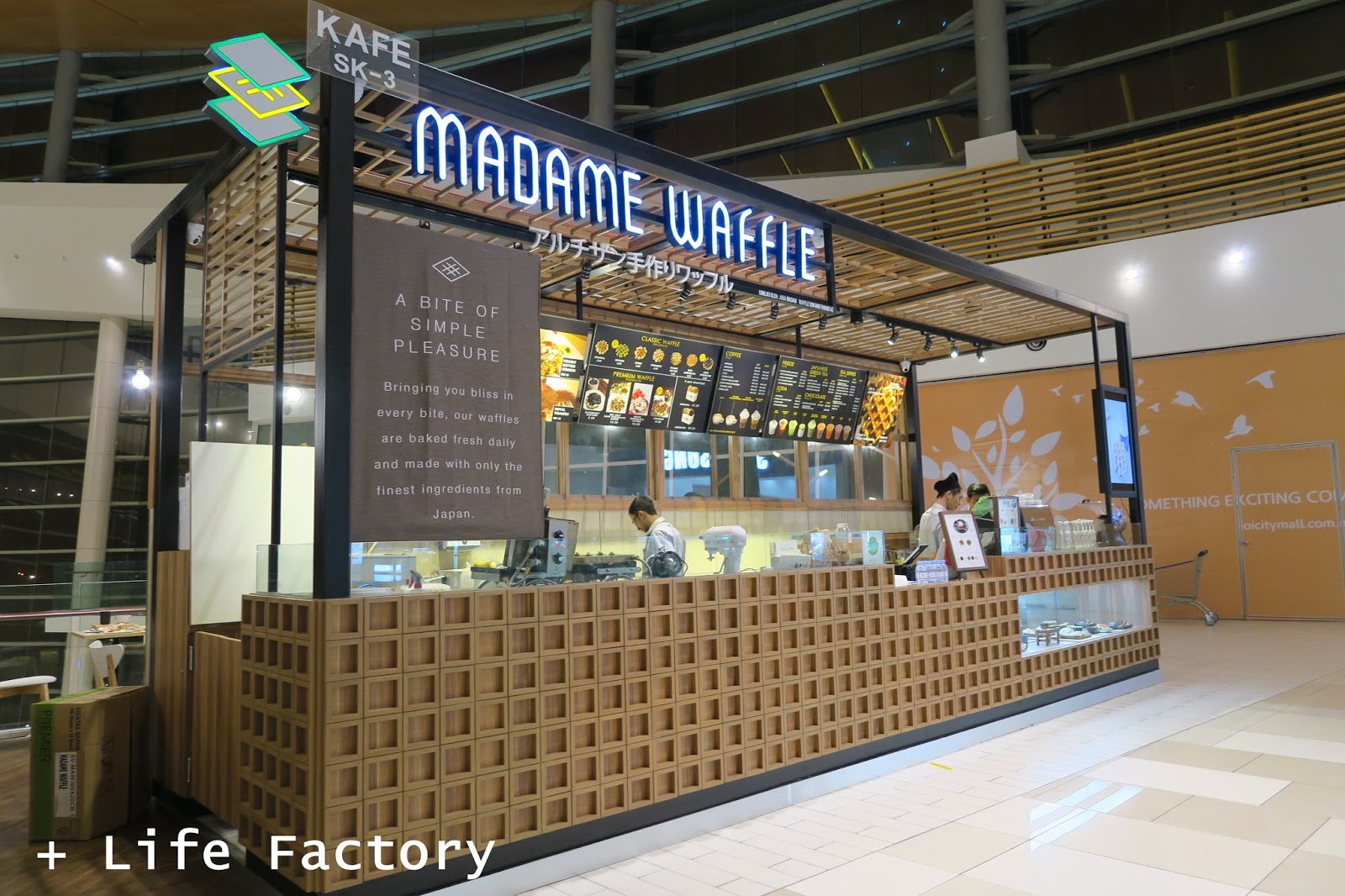 Positive Life Factory: [Food] Madame Waffle @IOI City Mall