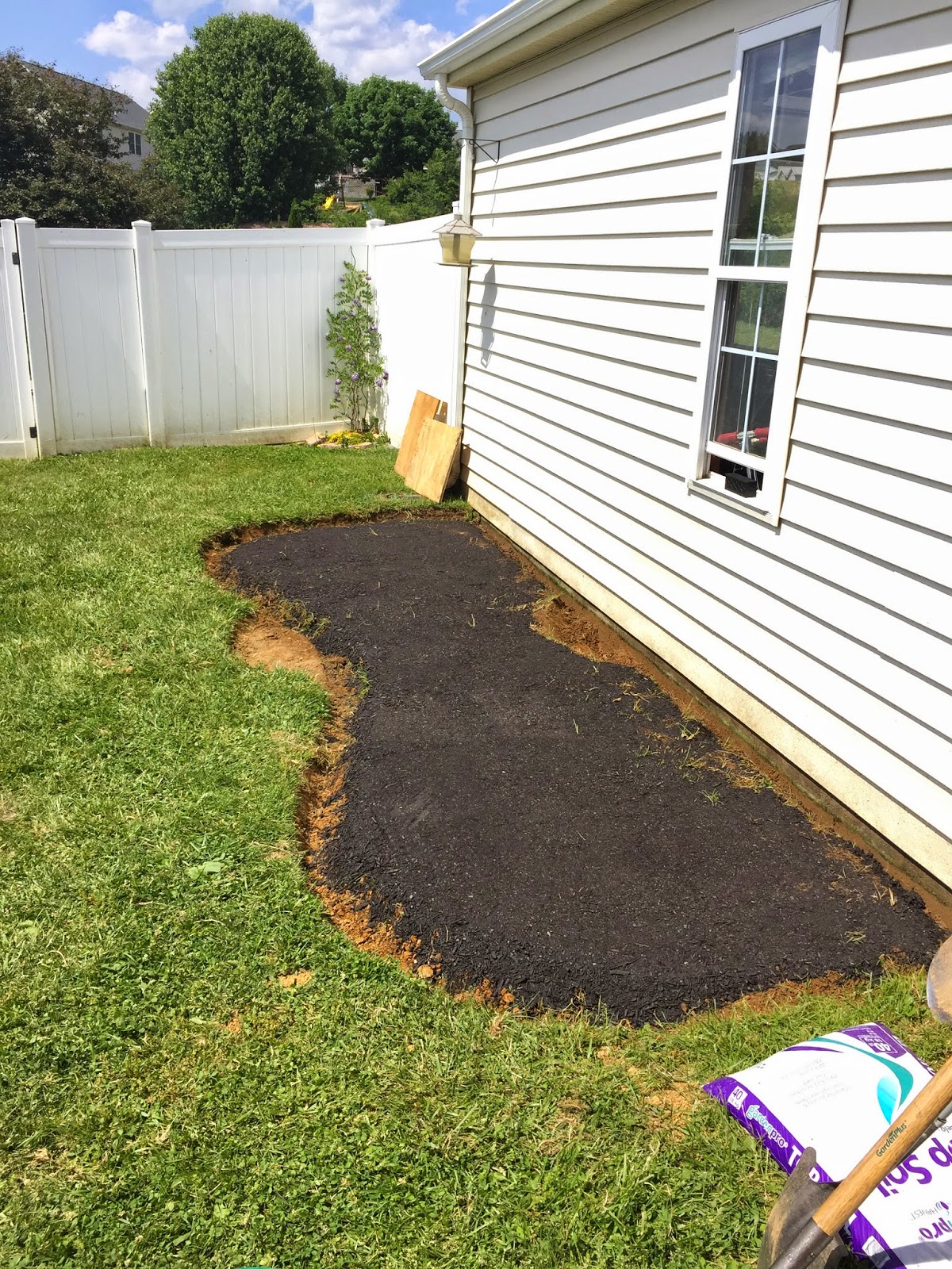 Little Bit Funky: How to make a backyard putting green ...