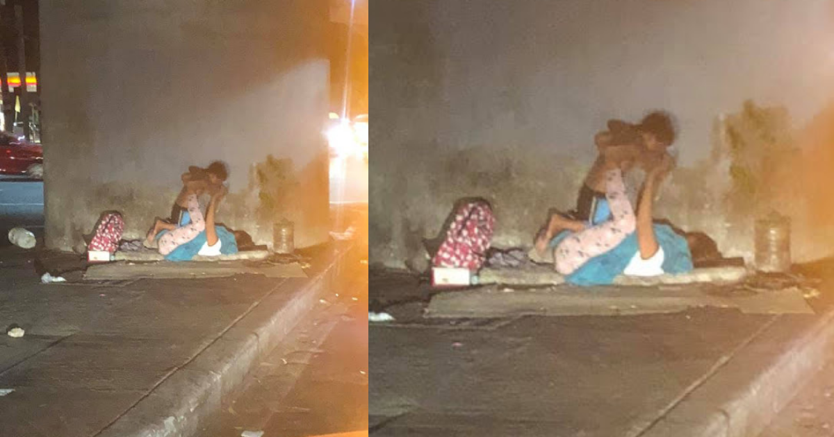 Netizen Shares Touching Photo of Homeless Mom Playing with Her Son at Sidewalk