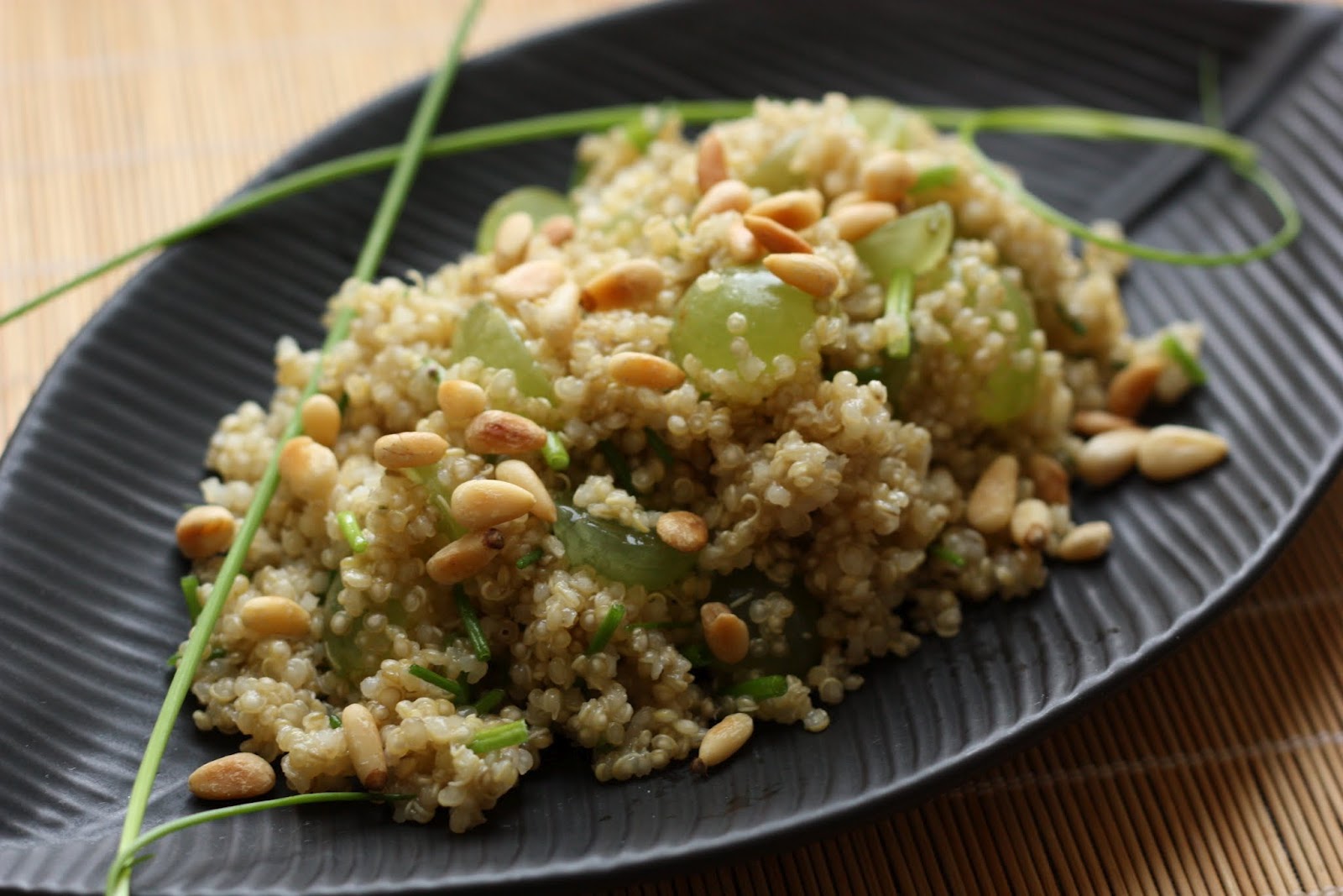 Les petits plats de Rose Salade de quinoa aux raisins et pignons de pin