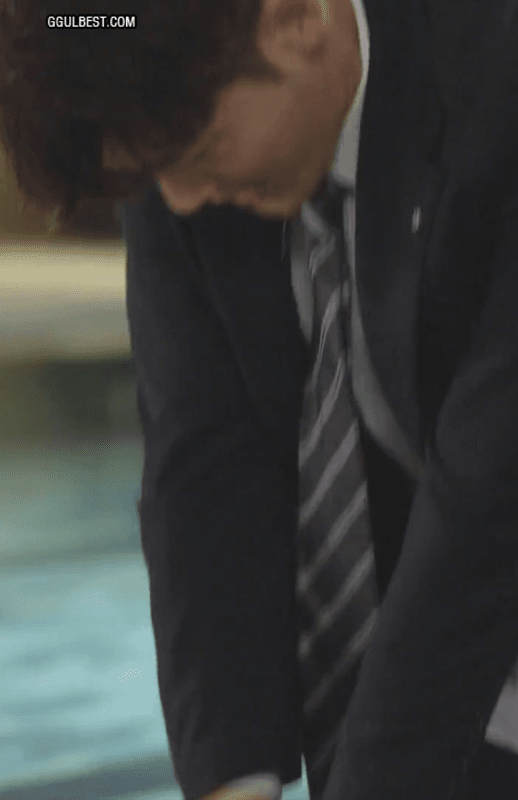 GIF FACTORY Lee Sugyeong CPR.gif