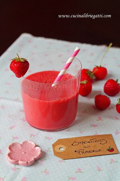 smoothies fragole yogurt vaniglia ricetta 