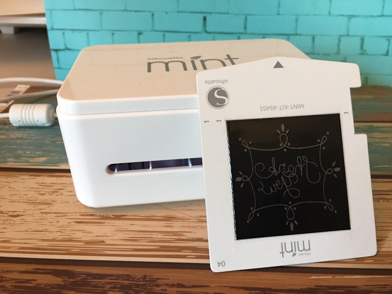 Video : Unboxing the Silhouette Mint & Making a Stamp