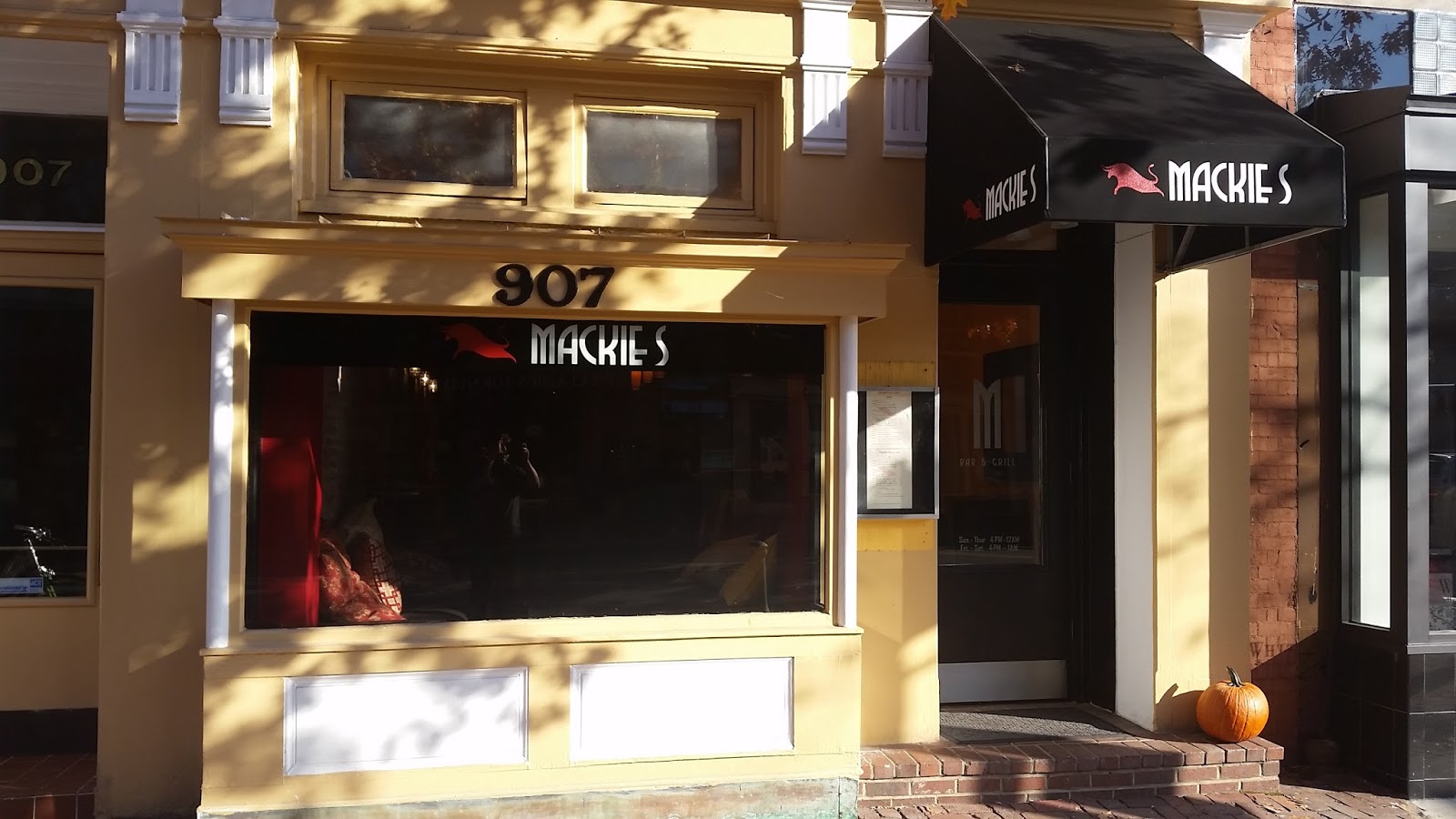 Alanna & Company D.C. Lifestyle Blog Happy Hour in Old Town Alexandria