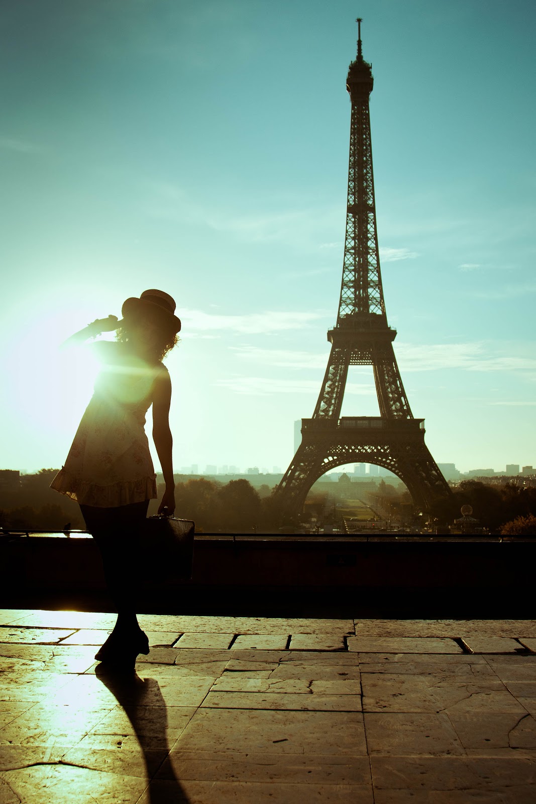 Скучаю по парижу. «Девушка в Париже». На фоне Эйфелевой башни. Девушка на фоне Эйфелевой башни. Девушка и Эйфелева башня.