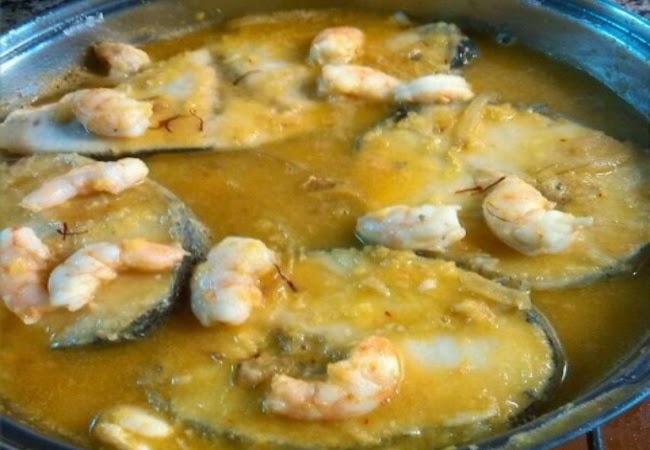 pescado blanco al azafrán