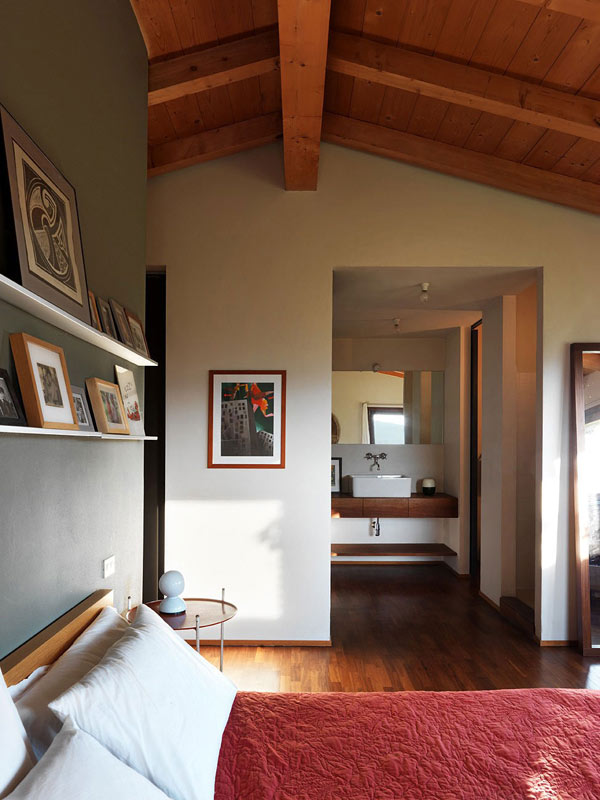 Casa de Campo Contemporánea Tocada por el Sol, en Zona Rural de Italia