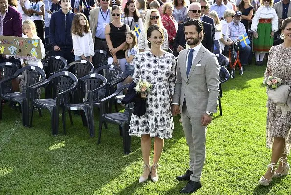 Queen Silvia, Crown Princess Victoria, Prince Daniel, Princess Estelle, Prince Carl Philip, Princess Sofia, Princess Madeleine and Christopher O'Neill