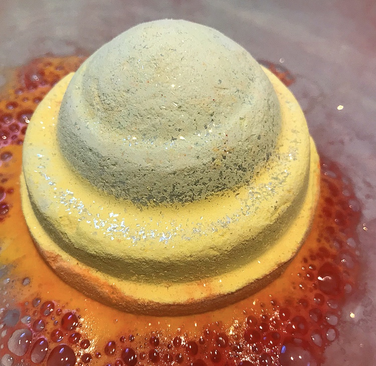 All Things Lush UK: Rainbow Brighton Bath Bomb