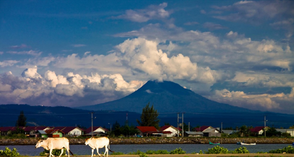 Aceh, Keindahan Gunung Seulawah Agam - INDONESIAKU INDAH