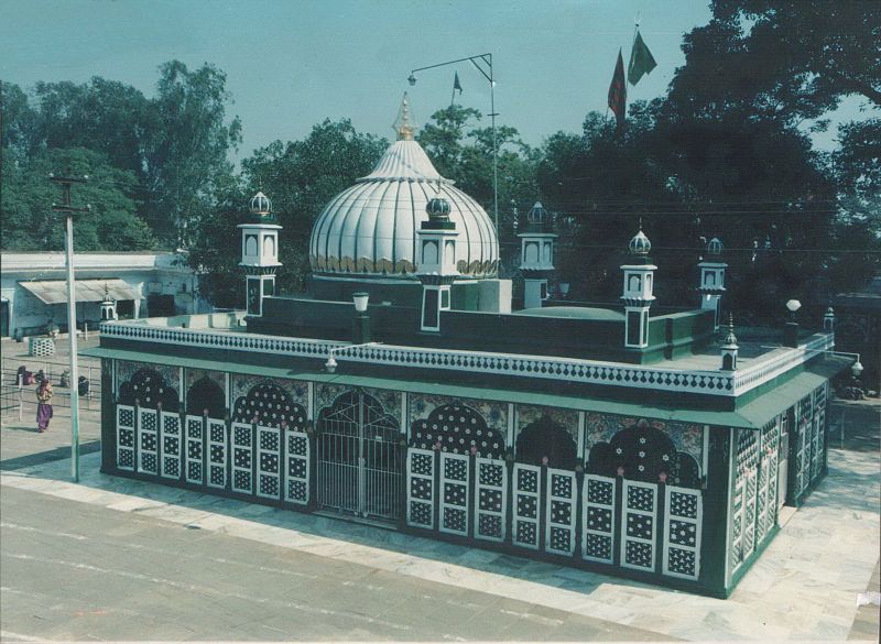  Alauddin Sabir’s shrine. Photo via waliofallah.com 