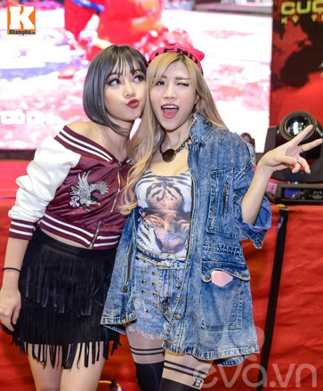 Huong Giang Idol vang mat, Tien Dat choi troi voi 