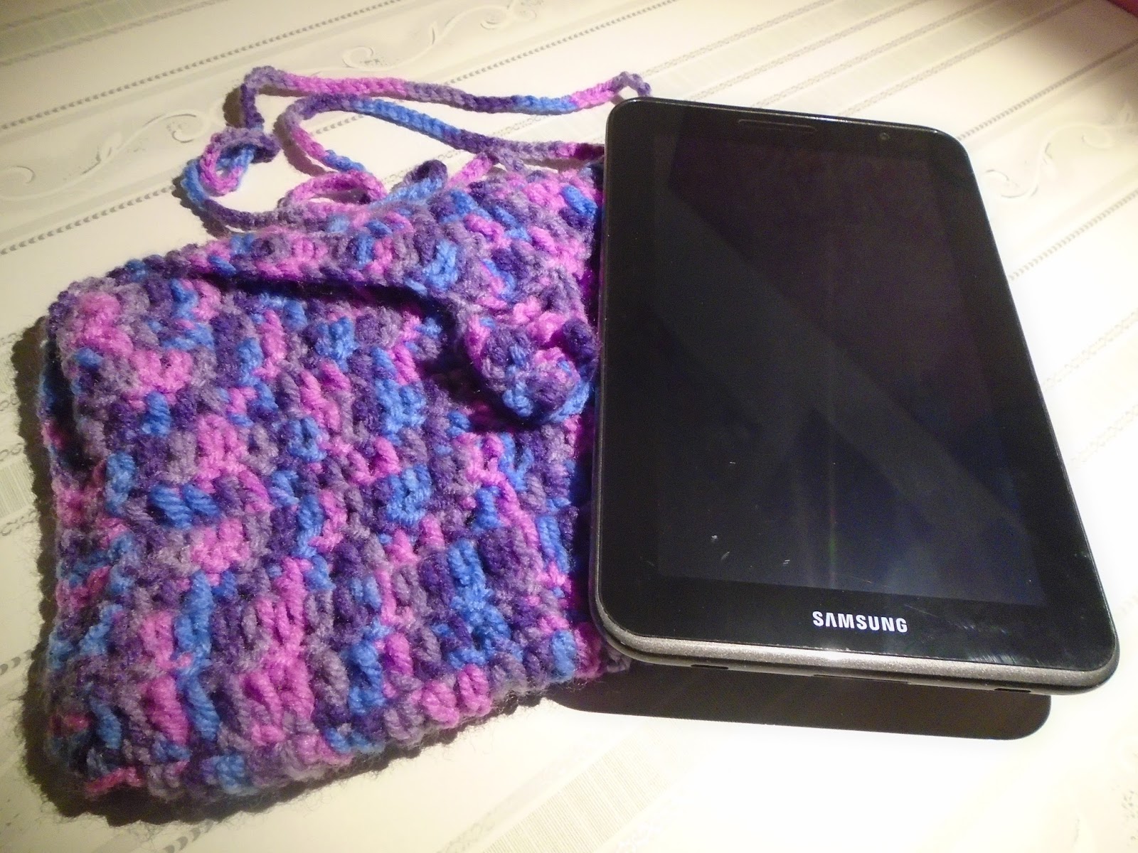 DIY LIFE DIY Crocheted Tablet Case