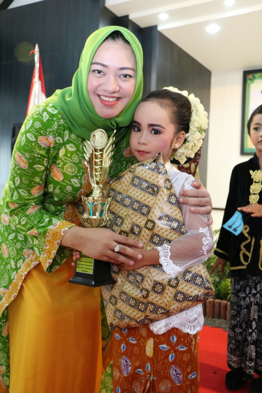 Ketua TP PKK Kota Tanjungbalai Hj Sri Silvisa Novita Muhammad Syahrial diacara Hari Kartini. Ketua TP PKK Kota Tanjungbalai Hj Sri Silvisa Novita Muhammad Syahrial diacara Hari Kartini.