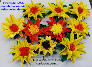 Flores EVA modeladas na mão sem necessidade de frisadores
