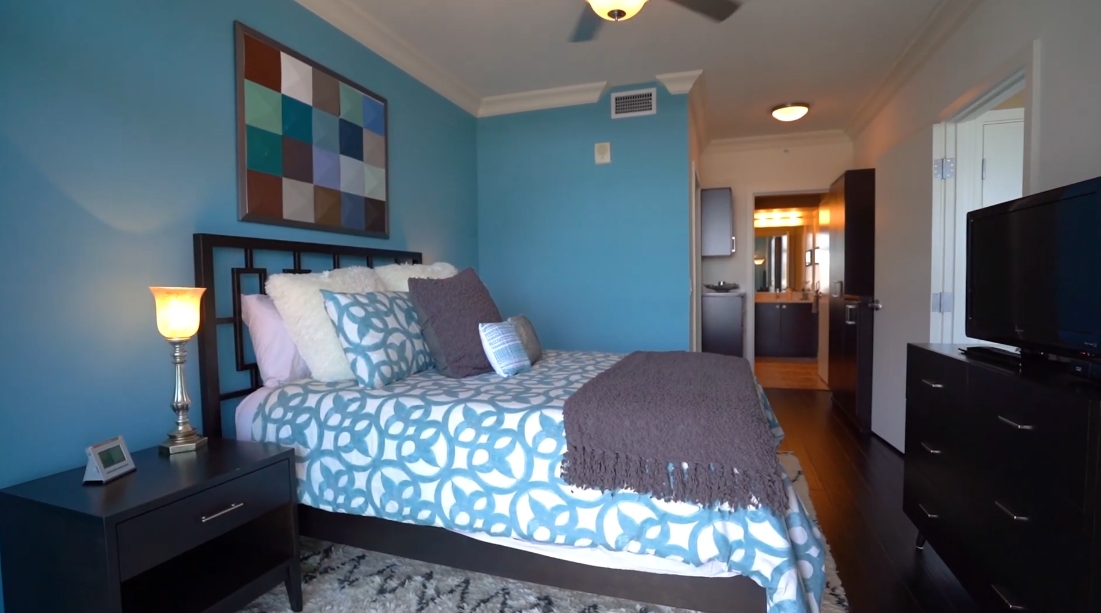 20 Interior Design Photos vs. 800 The Mark Ln #707, San Diego Luxury Condo Tour