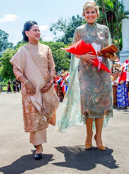 Queen Maxima wore Natan'Edouard Vermeulen silk dress from Natan Spring Summer 2020 collection. Joko Widodo and Iriana