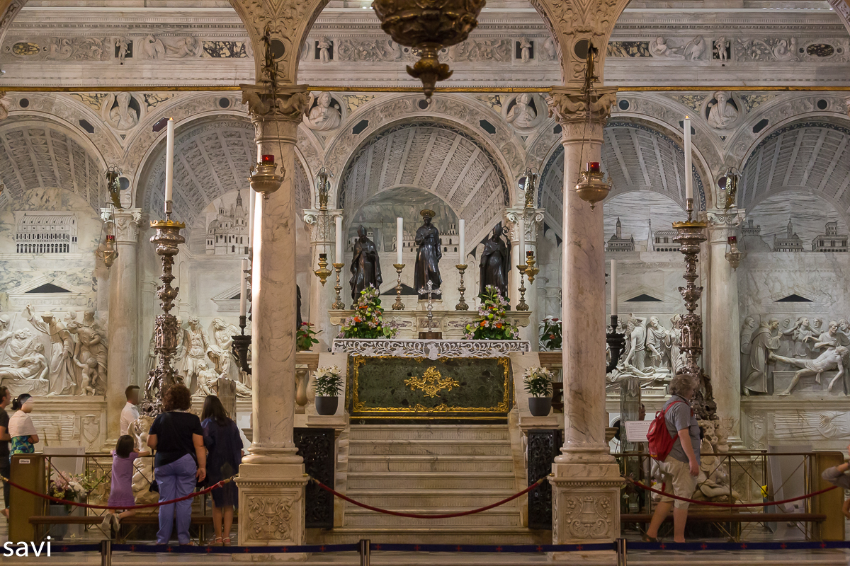 sacerdos viennensis: Am Grab des hl. Antonius von Padua